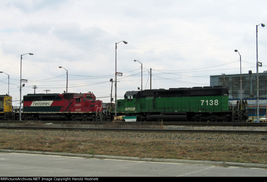 BNSF 7138 & FXE 3225 at the CSX yard